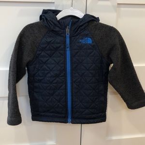 TheNorth Face Boys Lightweight Hooded Windbreaker